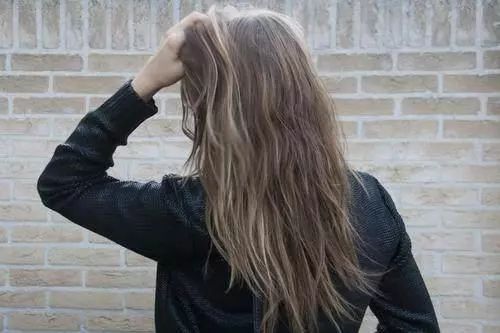 感觉无助心累的句子,句句戳心,疼到窒息