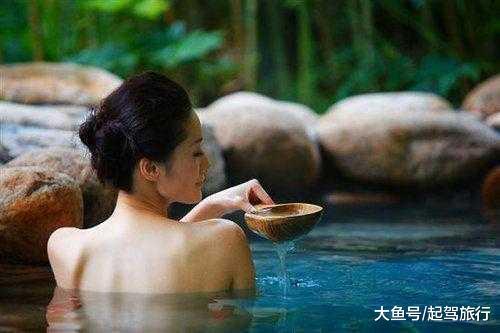 春节期间的男女混浴露天温泉, 在怒江大峡谷三