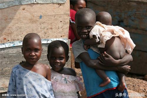 伊迪·阿明,一位乌干达最奇葩,最荒唐的暴君!曾对英女王大不敬