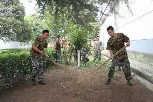 降工资?从一线野战到二线部队,上尉排长不想转