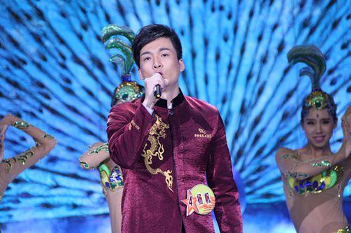 曾是餐厅搬运工,登上星光大道获冠军,屡被质