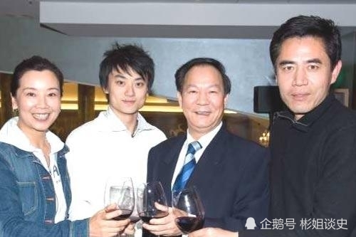 李双江的小儿子李天一人人都知道，那他的大儿子李贺呢，在干啥？