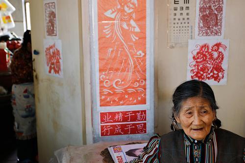 春节习俗剪窗花的由来和寓意