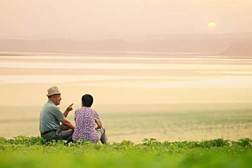 老人脸发红怎么回事