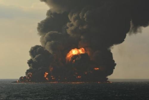 “桑吉”轮沉没大量油污在海面燃烧 海洋生态环境受影响