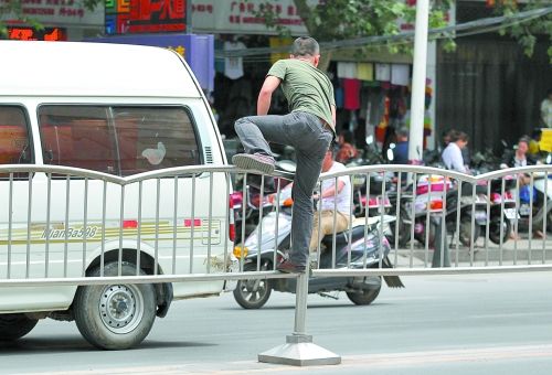 上班途中发生交通意外,公司到底要赔多少钱?很