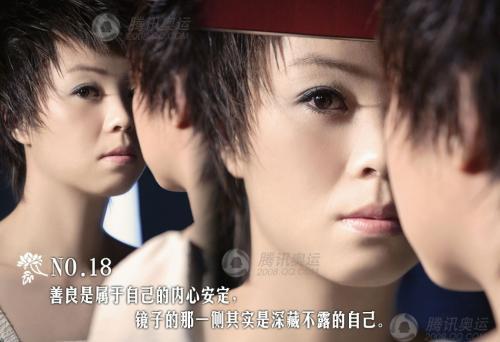 乒坛大魔王张怡宁当真只有一块银牌,爱不释手