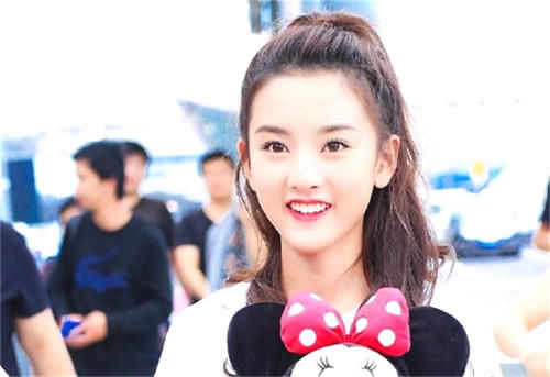 宋祖儿北电艺考都梳高马尾 她真的很爱这发型