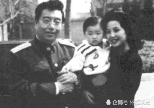 李双江的小儿子李天一人人都知道，那他的大儿子李贺呢，在干啥？