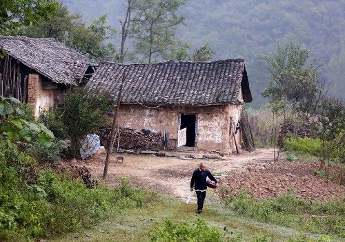 老人大病一场后,说还是女儿好啊,分遗产时四个