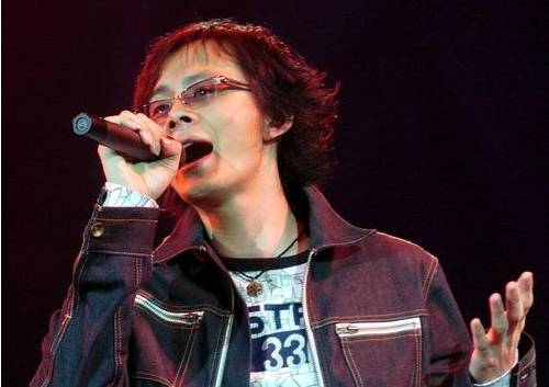 当年爆红的网络歌手,杨臣刚一首歌赚两亿,网络