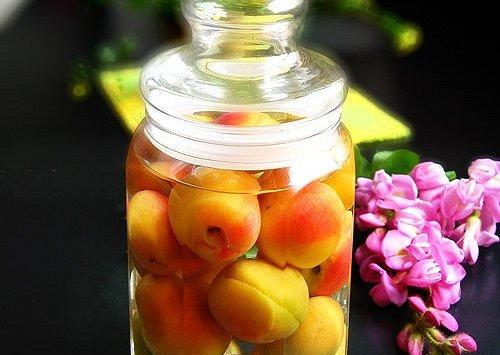 用杏子泡酒,经常喝一喝身体会有不错变化