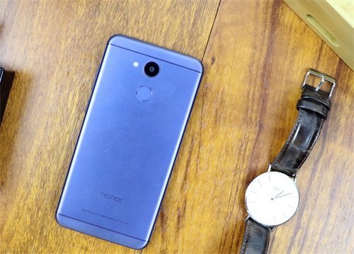 华为,12月份最火的三款手机,荣耀V10很尴尬啊