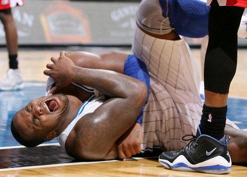 组图:nba球星那些受伤瞬间,痛苦表情让众人揪心不已