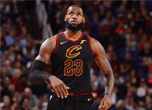 詹姆斯又怒了! 骑士两大将看球不看人, 泰伦卢