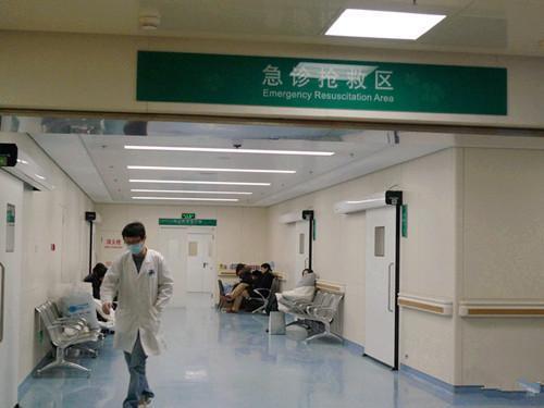 宝宝全身起红疹嘴也肿的像香肠一样,原来是妈