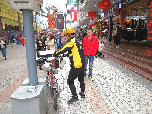 这里是深圳最大最繁华最古老的步行街,每天都