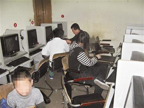 父母常吵架致孩子叛逆,8岁儿子被学校劝退,父