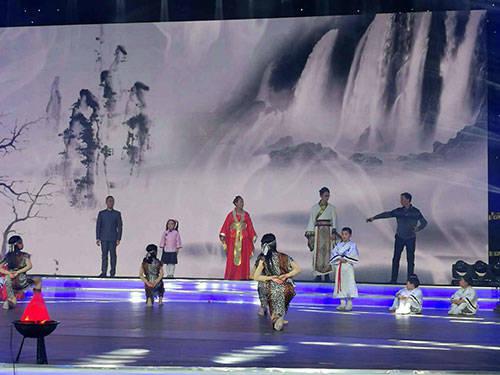 涂展歌现身2018年央视国学春晚录制节目 网友