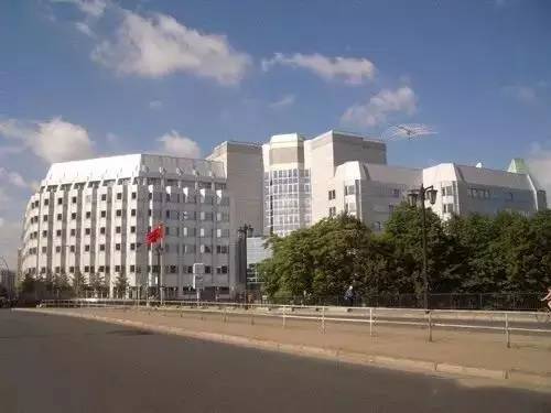 外交官级别怎么排？大使、参赞、领事是一回事吗？