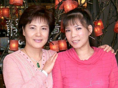 她是歌坛天后级别人物，邓丽君唯一对手，却因劳累退娱乐圈！