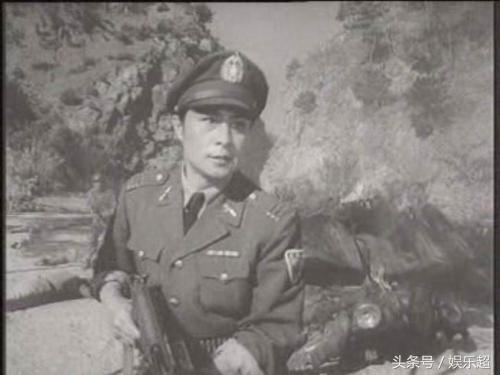 86岁王心刚全家照，儿子竟也是大帅哥，他长期照顾有病妻子的故事