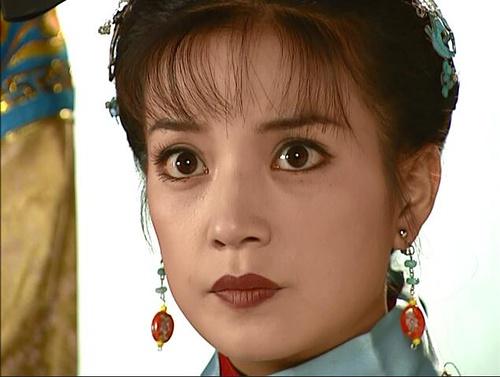 赵薇长相变了那么多,皮肤松弛,大眼睛不再当年