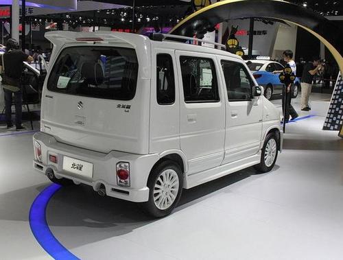 时隔17年铃木北斗星新款霸气来袭,亲民售价仅