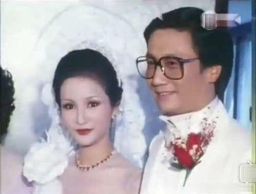 谢霆锋妈妈年轻时像洋娃娃一样美,连张柏芝都比不过