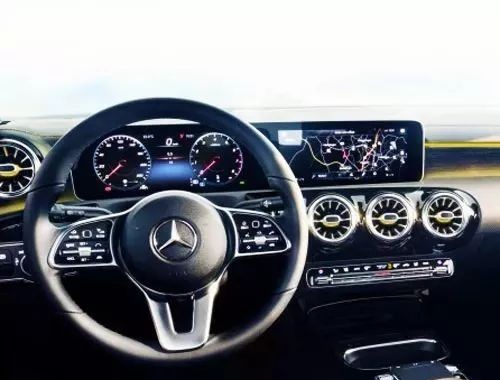 比肩S级？看完奔驰A级内饰，宝马奥迪车主哭了！