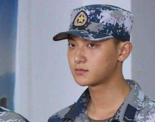 男明星素颜哪个最帅?王源皮肤光滑