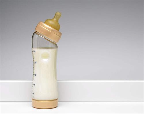 「养狗心得分享」45天的小法斗喝牛奶之后拉