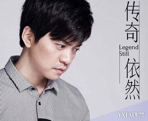 他毕业于清华大学, 曾是乐坛最亮眼的组合成员