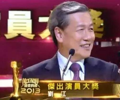 射雕的完颜洪烈,天龙的玄慈方丈,80岁为拍戏下火海,演艺圈楷模