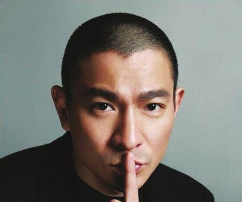 刘德华父母曝光，生活朴素，穿廉价衣服和鞋子，如今变成这样