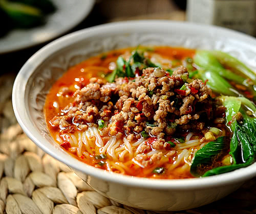 儿童美食食谱推荐:香辣肉酱米线的做法!