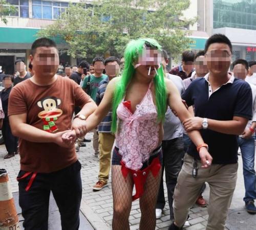 低俗婚闹把中国人的脸面都给丢尽了