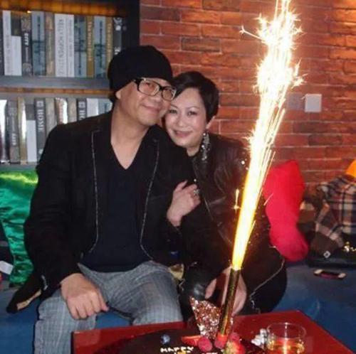香港实力明星，曾和死神擦肩而过，与妻子结婚21年不知对方身份
