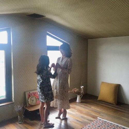 “搞笑一家人”徐敏静老师女儿美到窒息, 当红时期退隐只为家庭