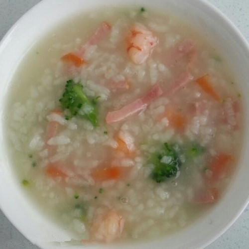 宝宝全身起红疹嘴也肿的像香肠一样,原来是妈