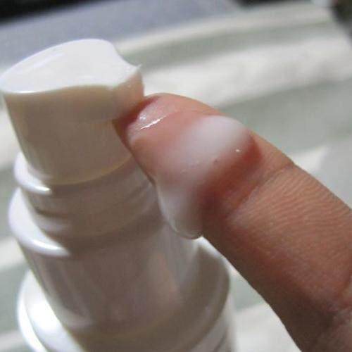 药店这种乳液,满满的维生素E,可惜太便宜了,