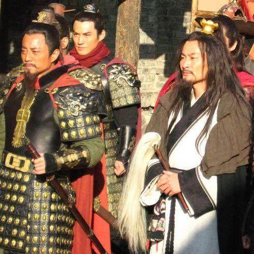 景岗山女儿漂亮大长腿，儿子帅气似混血，基因太强大了