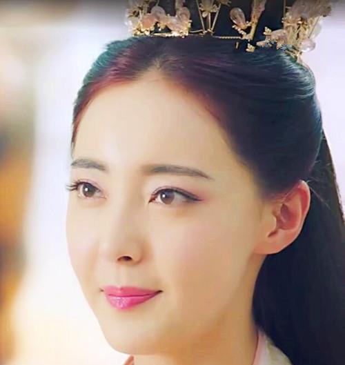 米露:嫦娥仙子,高雅脱俗,明艳动人,倾国倾城,不看不行