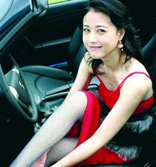 “不婚主义”女星现状: 三级女王叶子楣53岁“36G围度”超柳岩