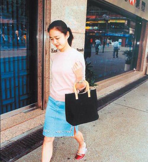 朱丽倩年轻容貌酷似黎姿,为爱甘愿做刘德华背后的女人!