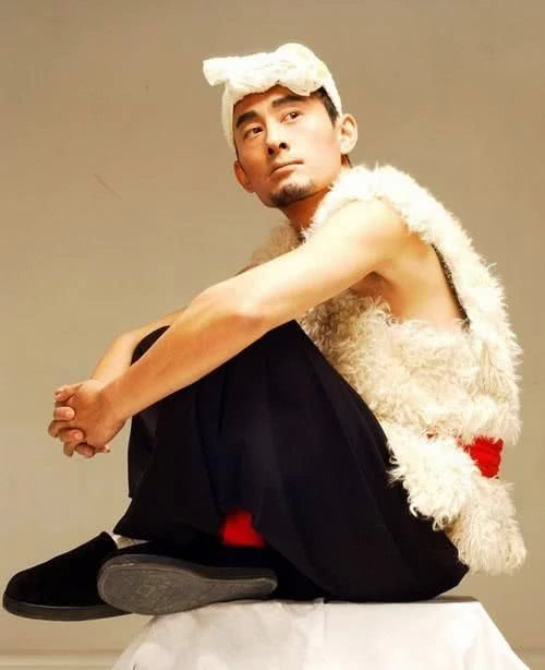 《星光大道》一夜成名,草根歌手阿宝夺冠为何销声匿迹?答案傻眼