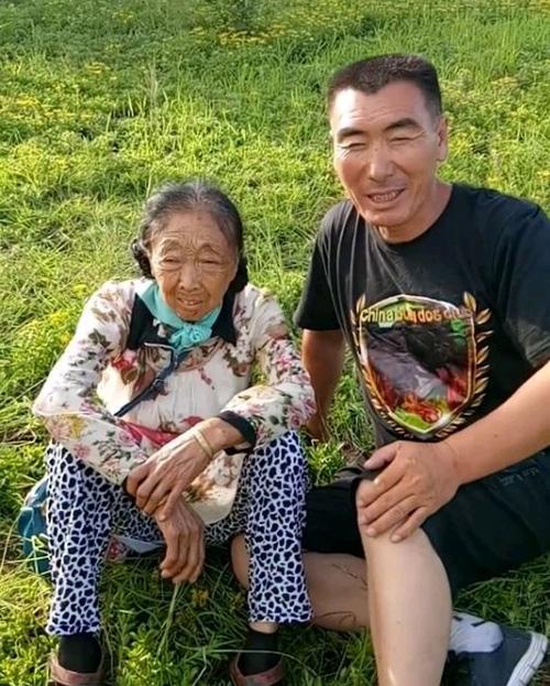 看了那么多老妻少夫的故事,唯独他们是最幸福的一对!