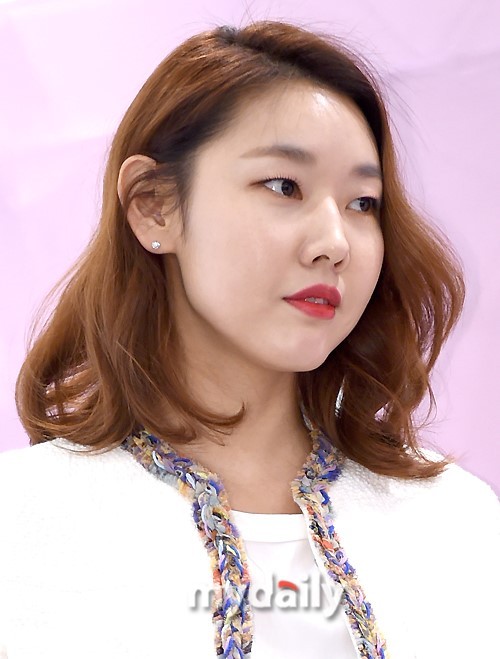 韩国女模特韩惠珍出席代言品牌宣传活动