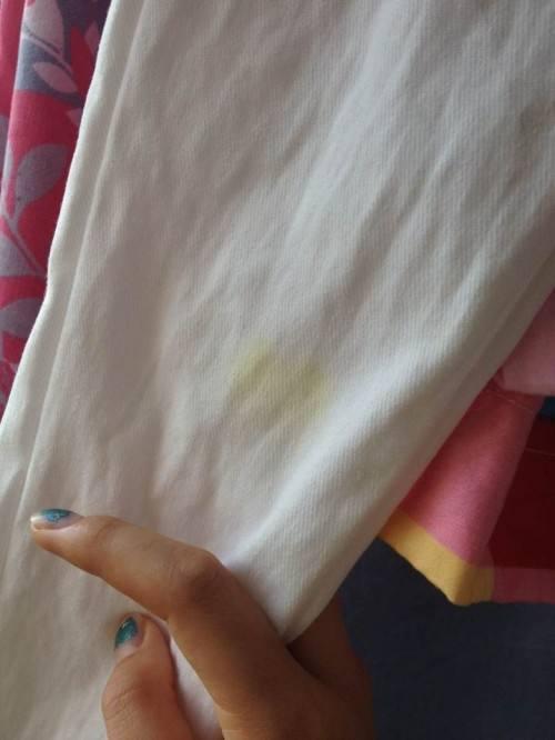 生活小常识:白色衣物发黄难清洗怎么办?