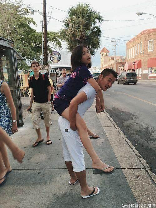 景岗山女儿漂亮大长腿，儿子帅气似混血，基因太强大了